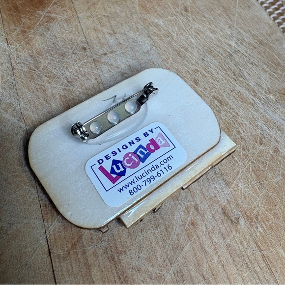 Vintage Designs by Lucinda Halloween Black Cat Spooky Wood & Resin Brooch Pin - Picture 6 of 6